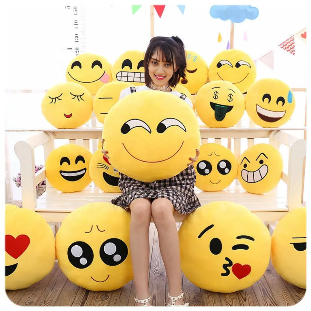 SMILEY PILLOW NINETEEN