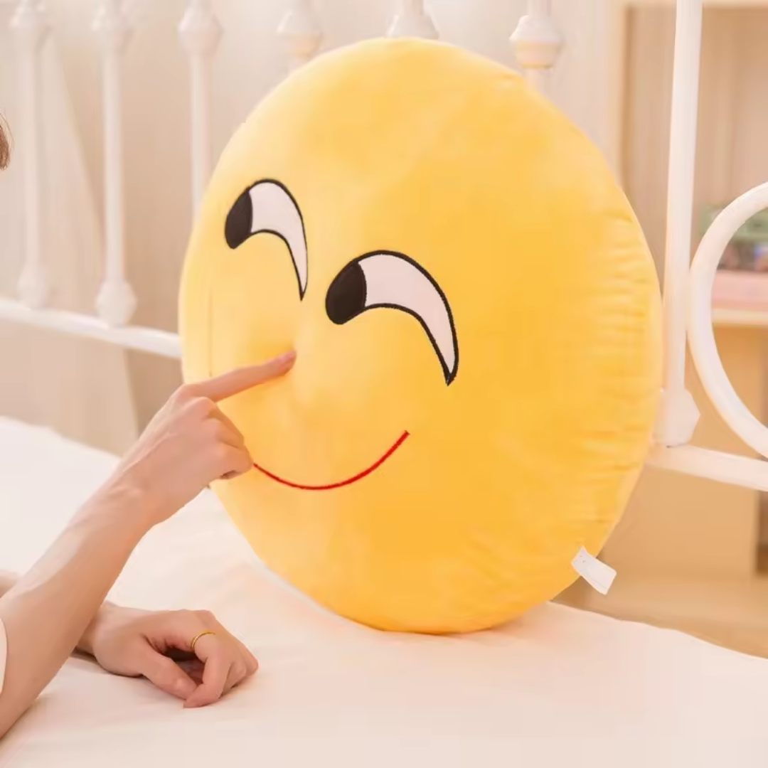 SMILEY PILLOW NINETEEN