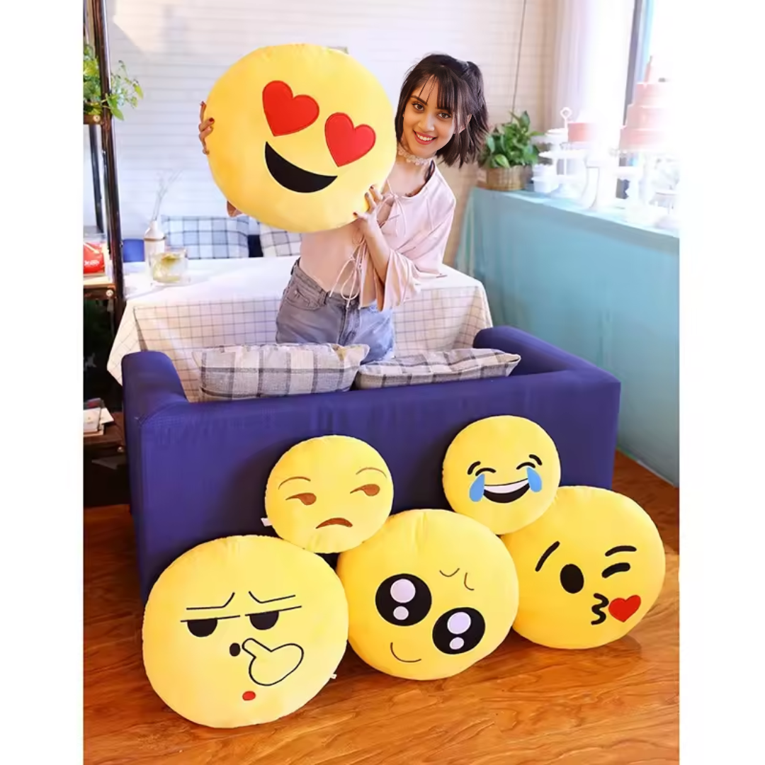 SMILEY PILLOW NINETEEN