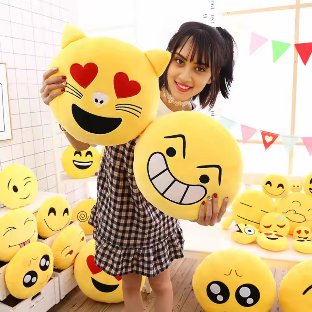 SMILEY PILLOW NINETEEN